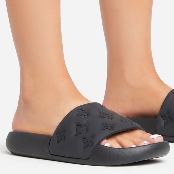 NWT!! BLACK FLAT SLIPON SLIDE SANDAL - Picture 4 of 5